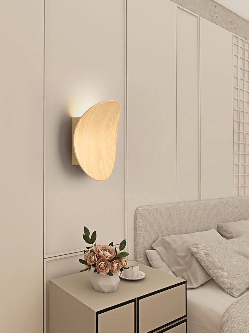 Japanese Curved Wooden Plate LED Wall Light Oak in Minimalist Bedroom